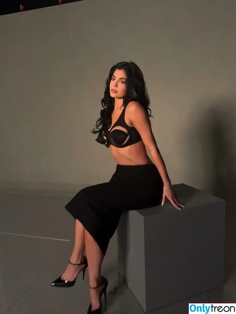 Kylie Jenner nude photo #2608 (KylieJenner / kyliejenner.2)