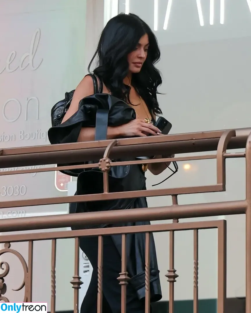 Kylie Jenner nude photo #2619 (KylieJenner / kyliejenner.2)
