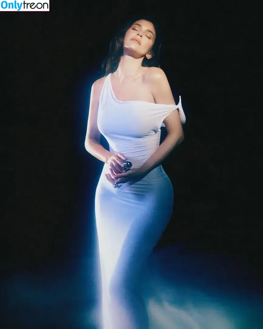 Kylie Jenner nude photo #2642 (KylieJenner / kyliejenner.2)