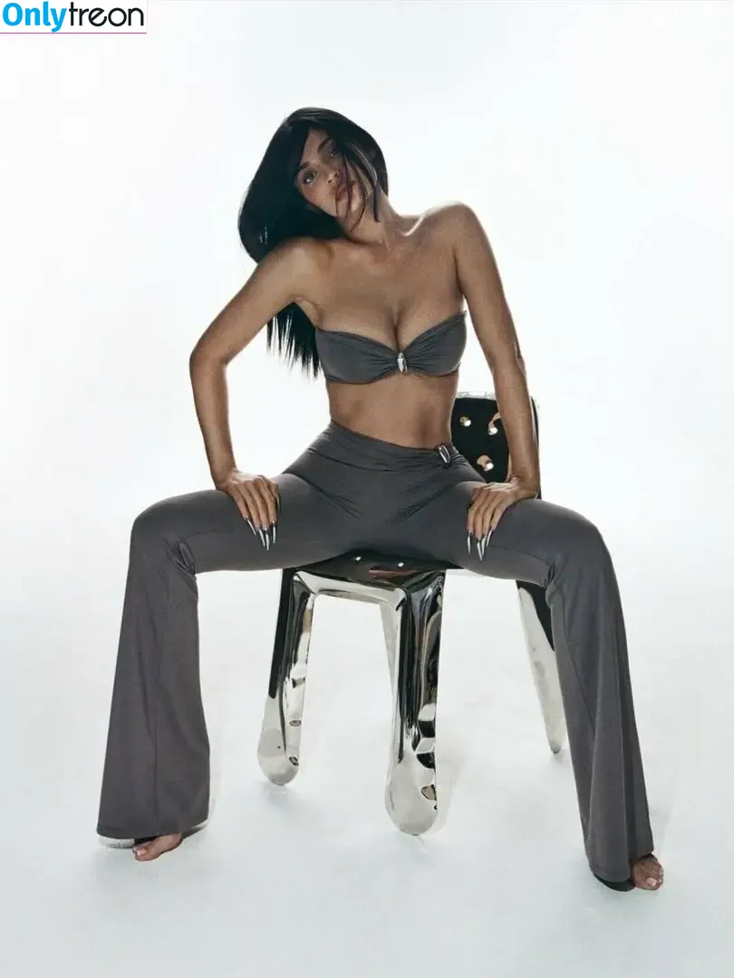 Kylie Jenner nude photo #2656 (KylieJenner / kyliejenner.2)