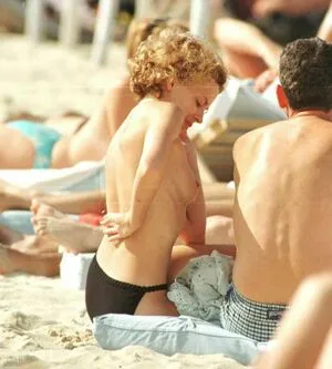 Kylie Minogue / kylieminogue nude photo #0021