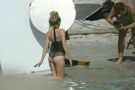 Kylie Minogue / kylieminogue nude photo #0068
