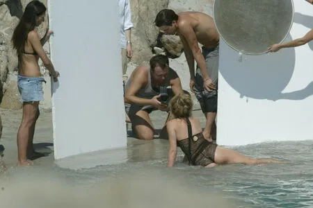 Kylie Minogue / kylieminogue nude photo #0075