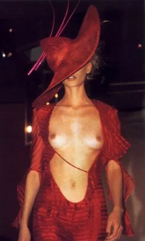 Kylie Minogue / kylieminogue nude photo #0085
