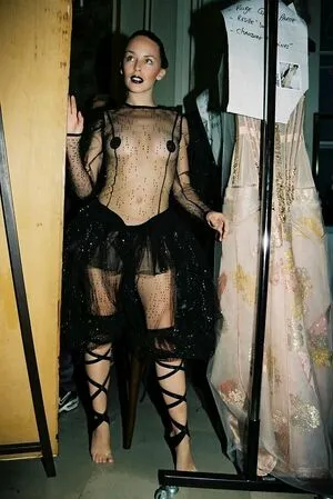 Kylie Minogue / kylieminogue nude photo #0131