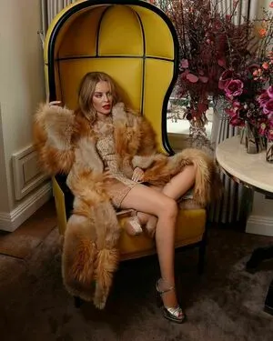 Kylie Minogue / kylieminogue nude photo #0135