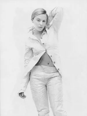 Kylie Minogue / kylieminogue / u224370996 nude photo #0170
