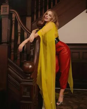 Kylie Minogue / kylieminogue / u224370996 nude photo #0221