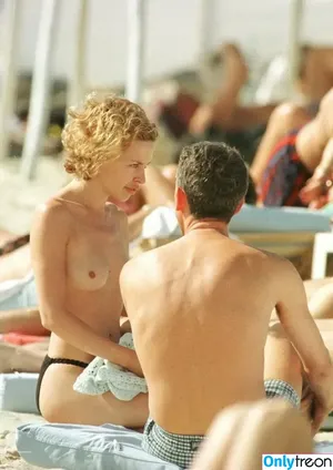 Kylie Minogue / kylieminogue nude photo #0923