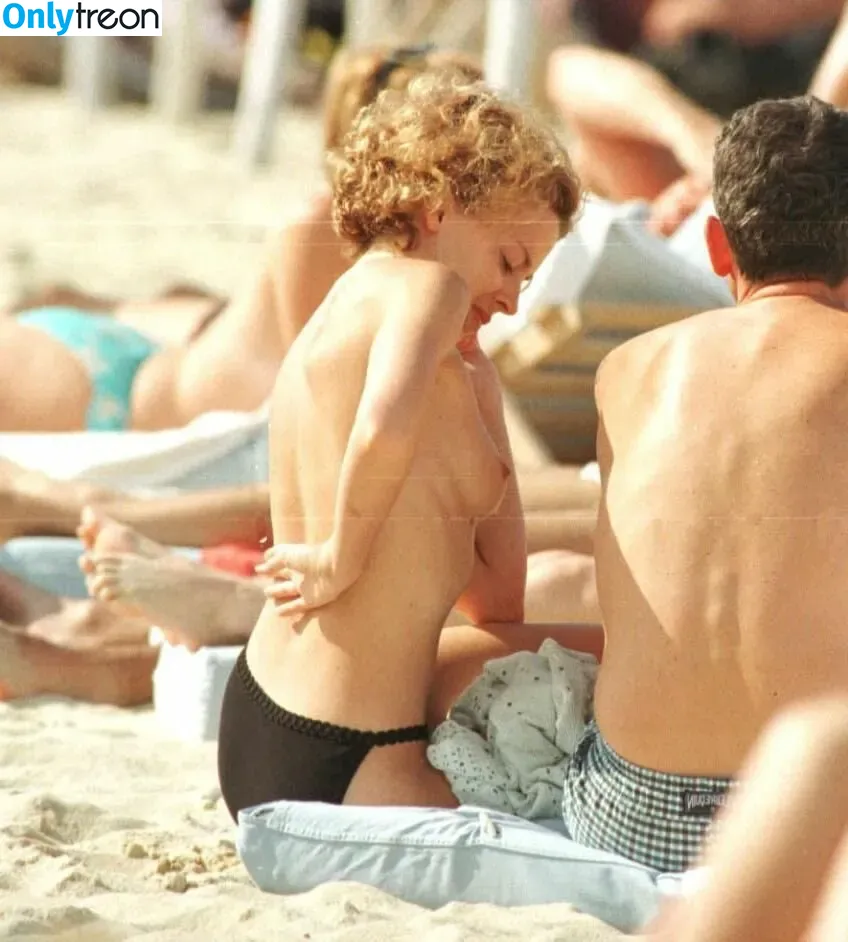 Kylie Minogue nude photo #0021 (kylieminogue)