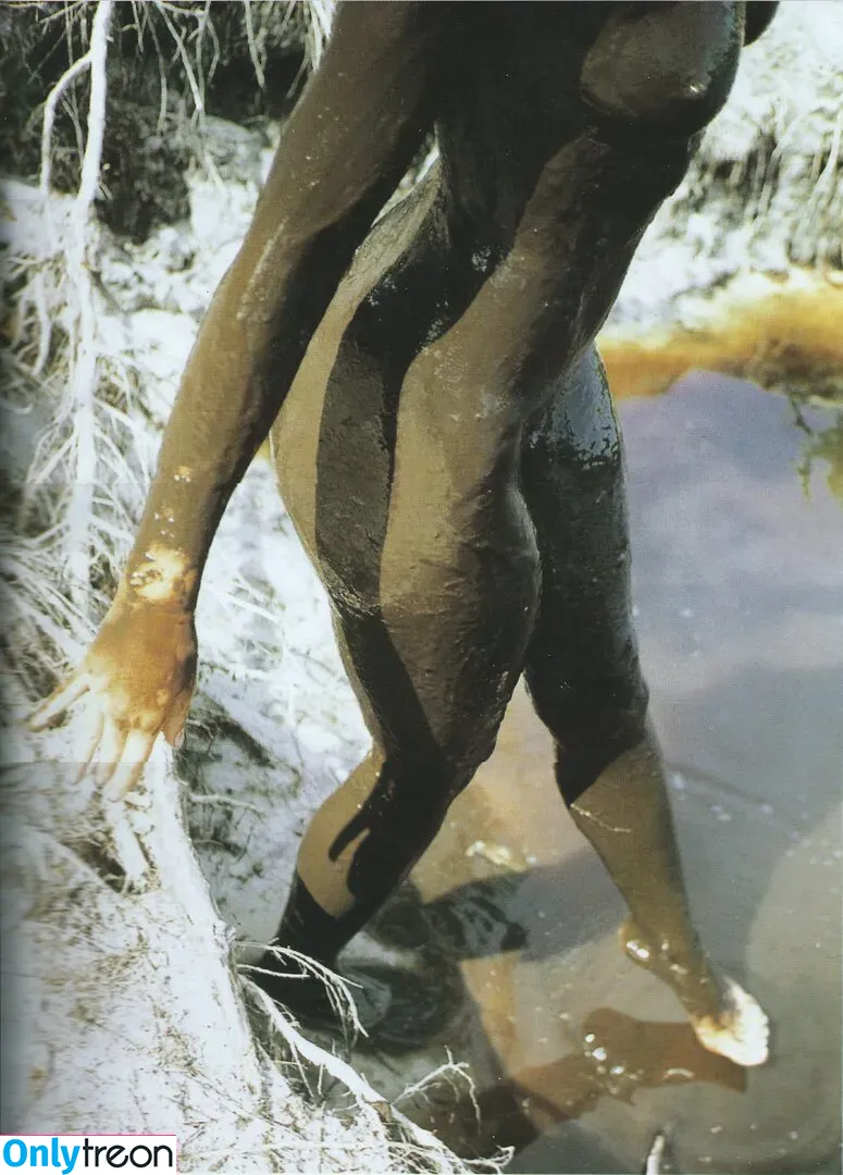 Kylie Minogue nude photo #0103 (kylieminogue)