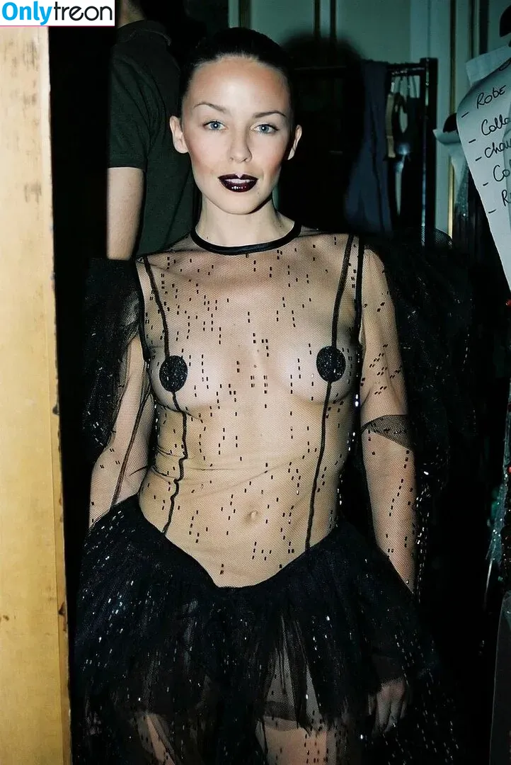 Kylie Minogue nude photo #0132 (kylieminogue)