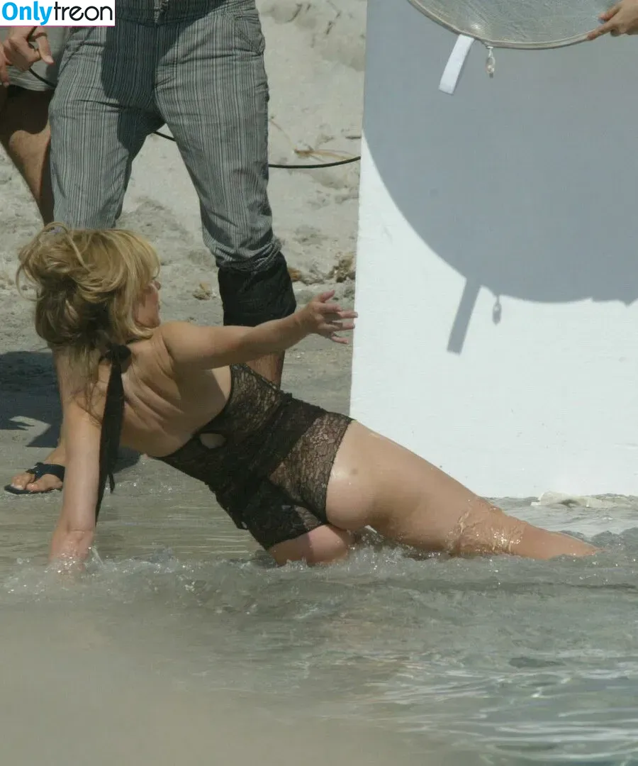 Kylie Minogue nude photo #0156 (kylieminogue)