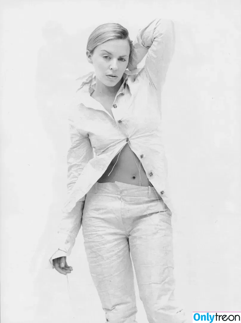 Kylie Minogue nude photo #0170 (kylieminogue)