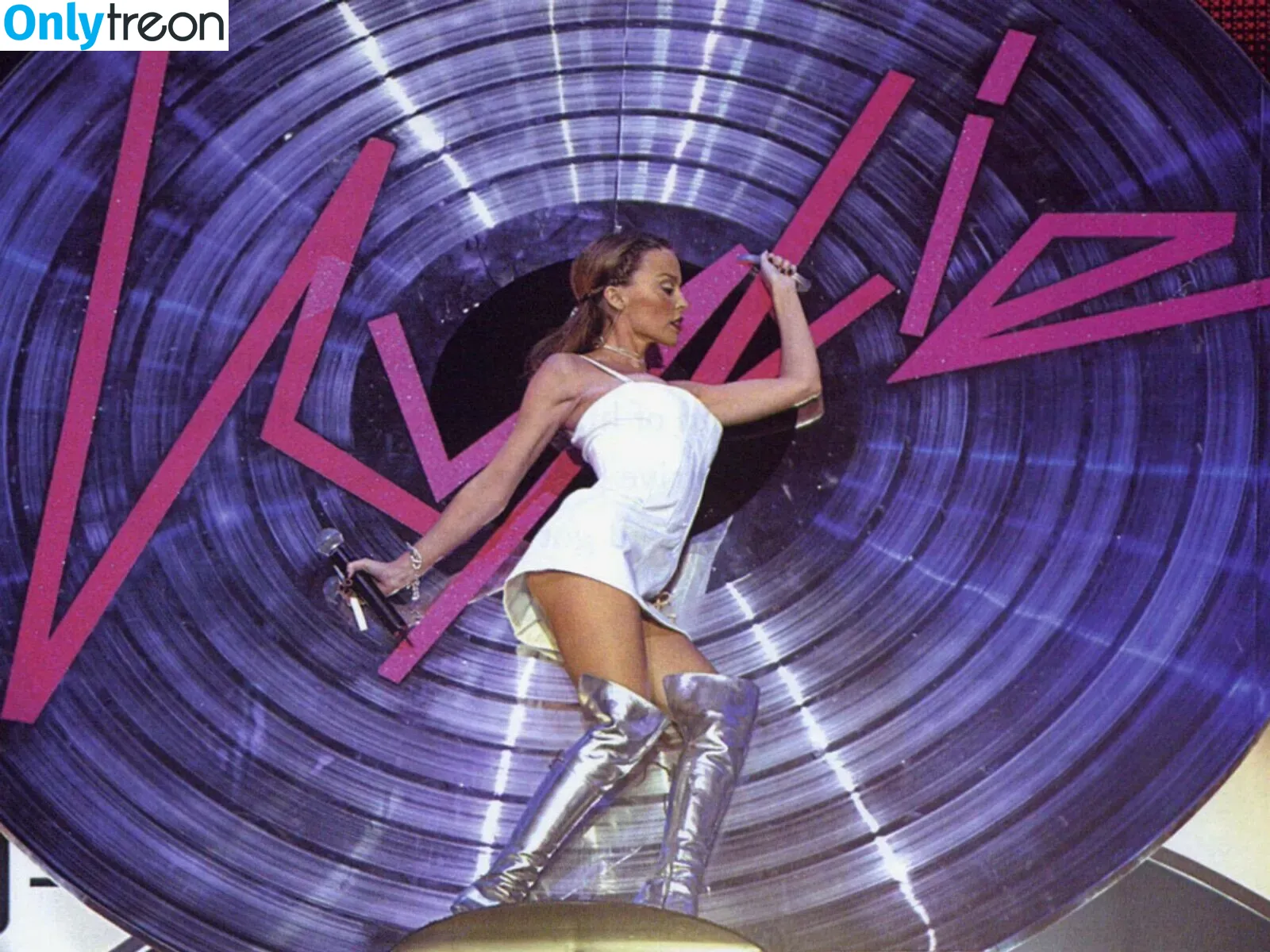 Kylie Minogue nude photo #0227 (kylieminogue / u224370996)