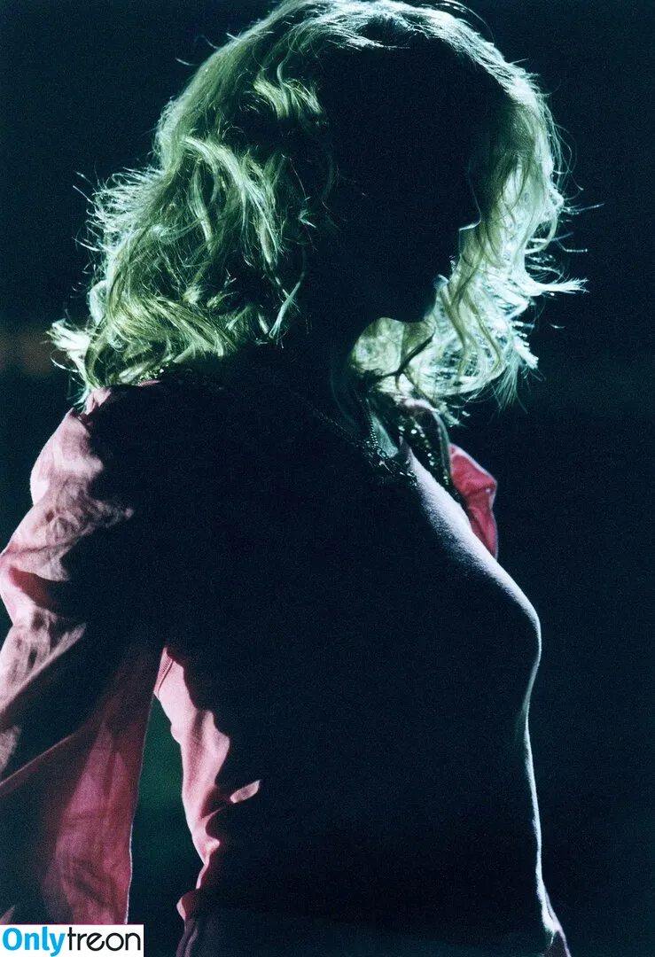 Kylie Minogue nude photo #0292 (kylieminogue / u224370996)