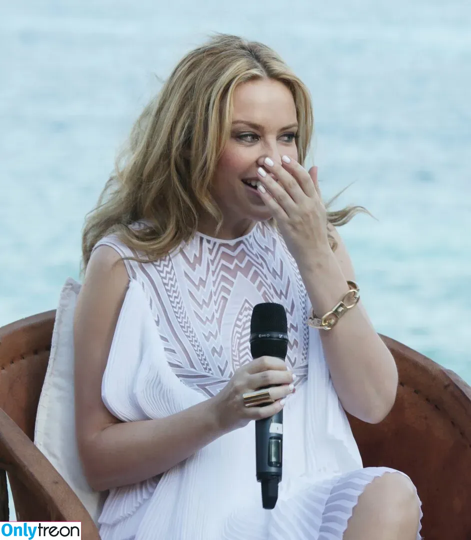 Kylie Minogue nude photo #0304 (kylieminogue)
