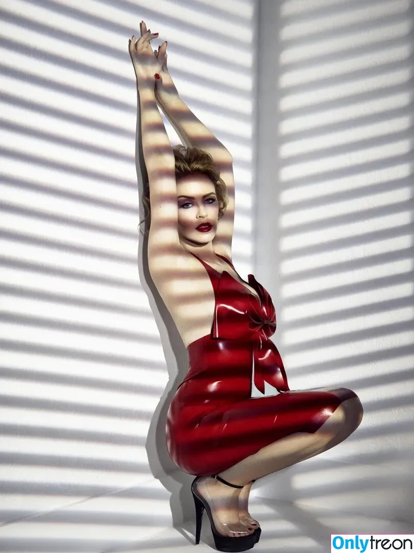 Kylie Minogue nude photo #0308 (kylieminogue / u224370996)