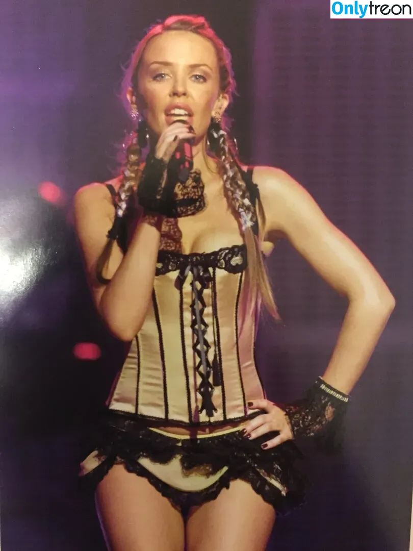 Kylie Minogue nude photo #0327 (kylieminogue / u224370996)