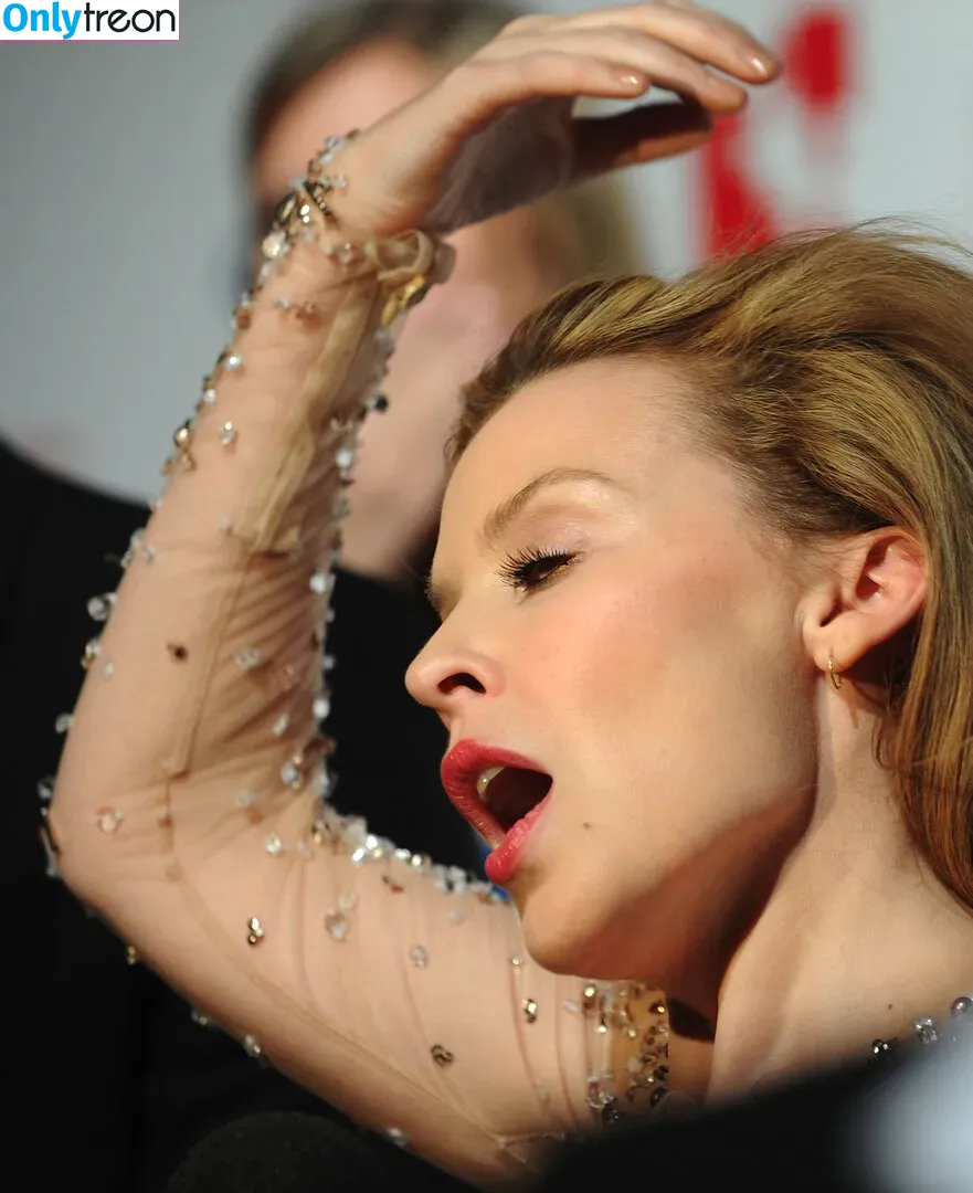 Kylie Minogue nude photo #0329 (kylieminogue / u224370996)