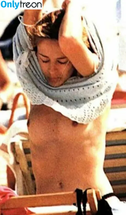 Kylie Minogue nude photo #0344 (kylieminogue / u224370996)