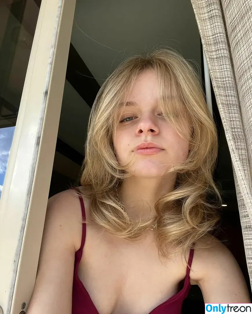 Kylie Rogers nude photo #0010 (kylieannerogers)