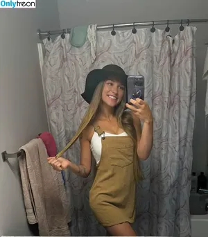 Kylie / kylieaegis / kyliebkillinit / theonlymrs1 nude photo #0072