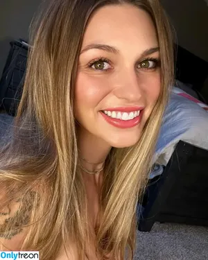 Kylie / kylieaegis / kyliebkillinit / theonlymrs1 nude photo #0074
