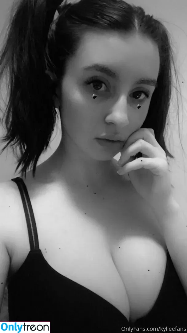 KylieeOW nude photo #0013 (kylieefans)