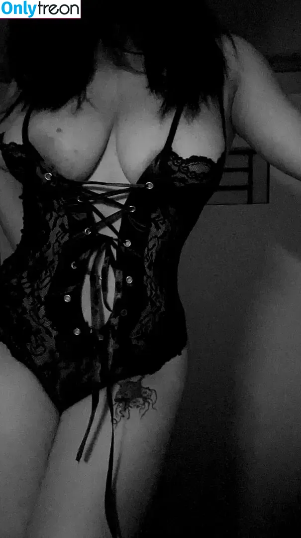 Kyysluttyy nude photo #0034 (Trixnie / Trixnie_doxx)