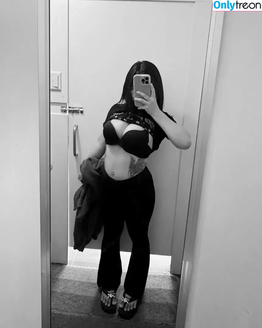 Kyysluttyy nude photo #0044 (Trixnie / Trixnie_doxx)