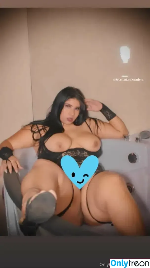 La Grandota nude photo #0025 (Joselyn / grandotta / joselyn.peralta.31 / sgrandotta)