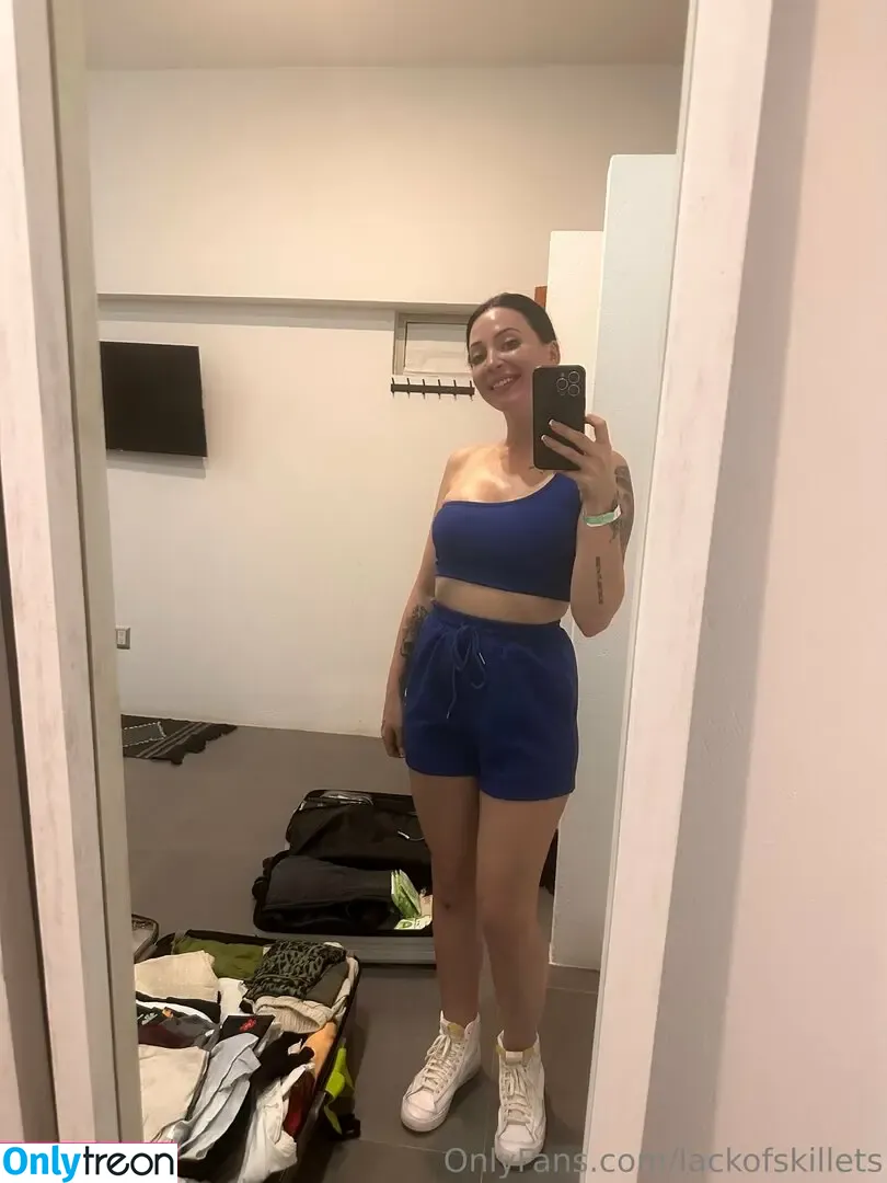 lackofskillets nude photo #0166 (lackofsalt__)