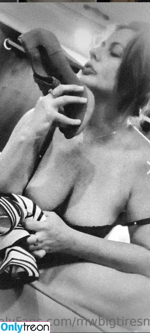 Ladamosky nude photo #0003 (Ladamosky)