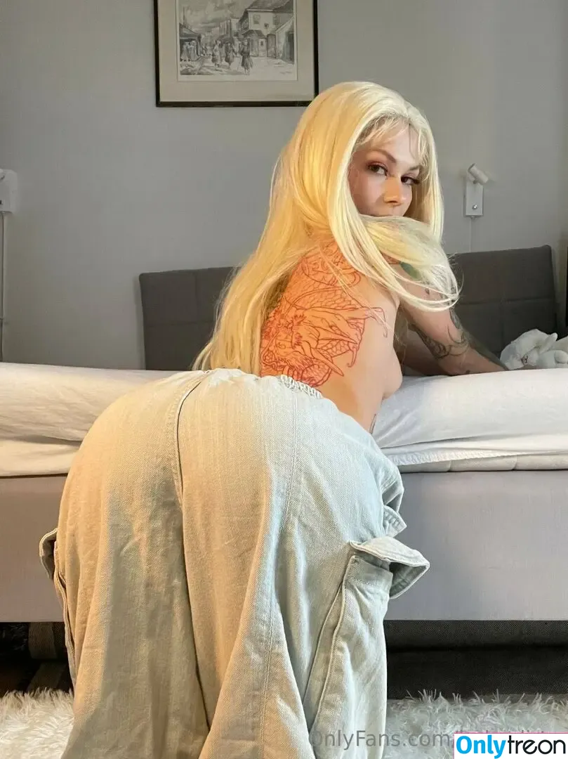 lady_dirty nude photo #0002 (lady__dirt)