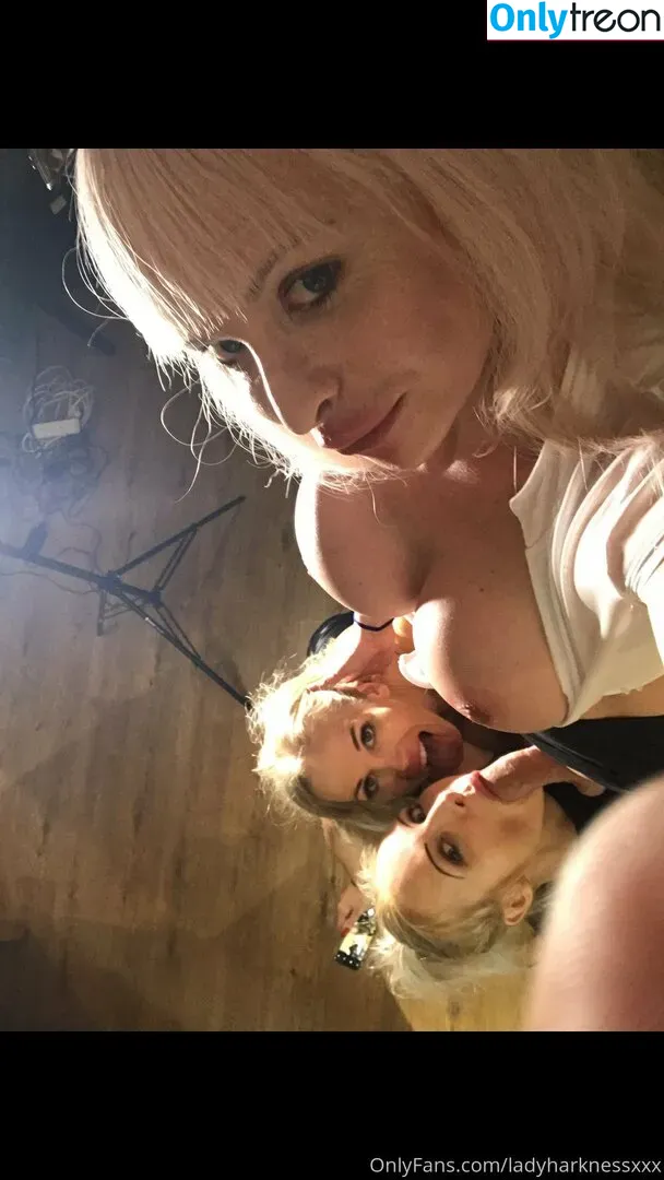 ladyharknessxxx nude photo #0001 (ladyharknessxxx)