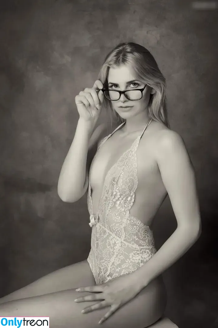 ladylisaa nude photo #0061 (Lisamodelofficially_)