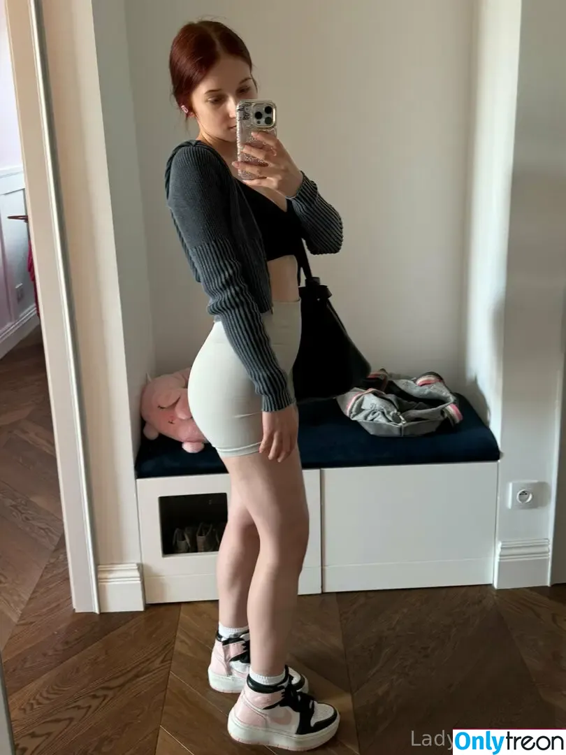 ladymononokefree nude photo #0078 (kiannamonee__)