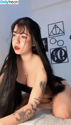 ladyofmel / little.catxx / onlyfans / zsmanuzita nude photo #0001