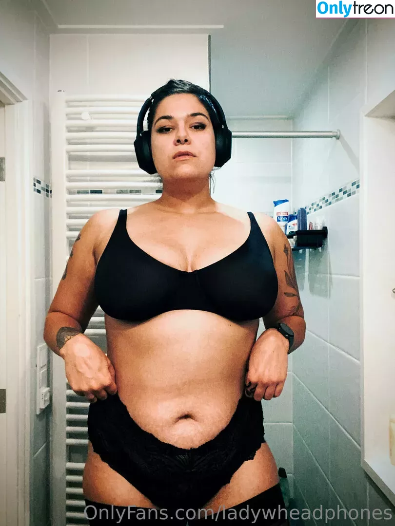 ladywheadphones nude photo #0007 (ladywithheadphones)