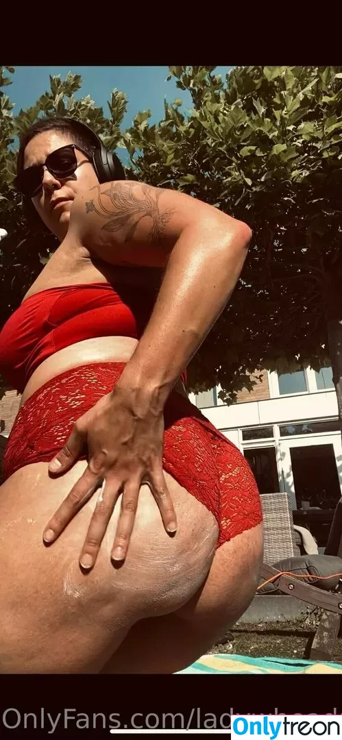 ladywheadphones nude photo #0039 (ladywithheadphones)
