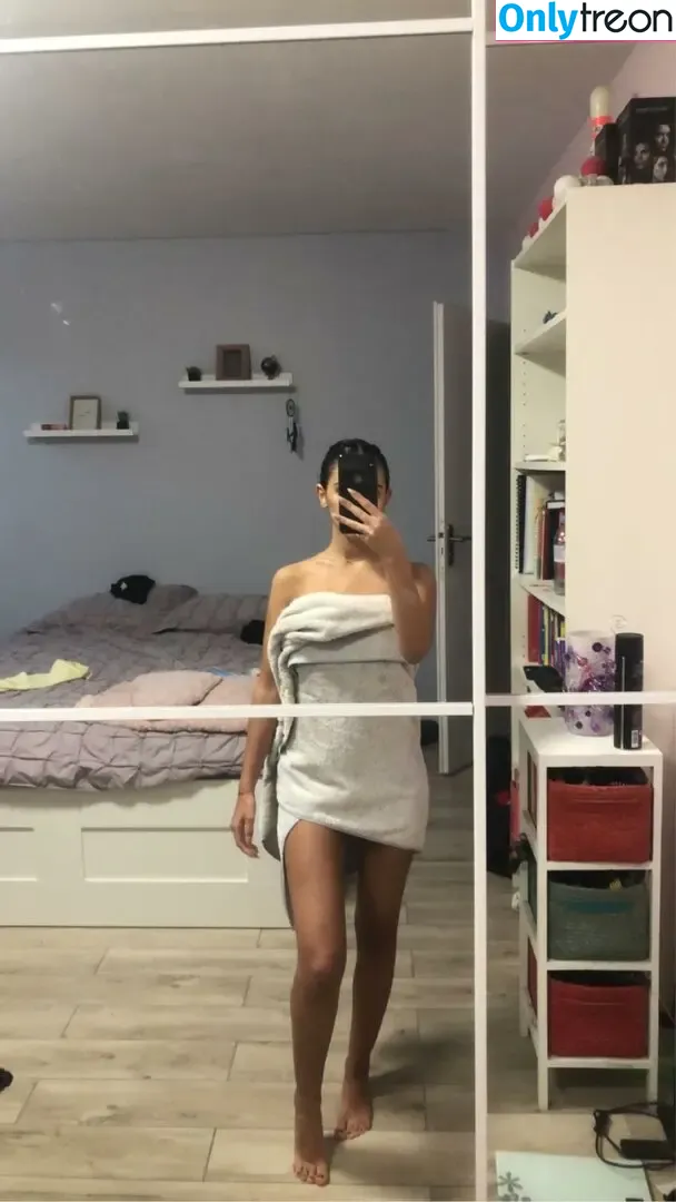 Laeyanah nude photo #0056 (Laeyanah)