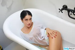 Laia / itslaia / itslopez nude photo #0083
