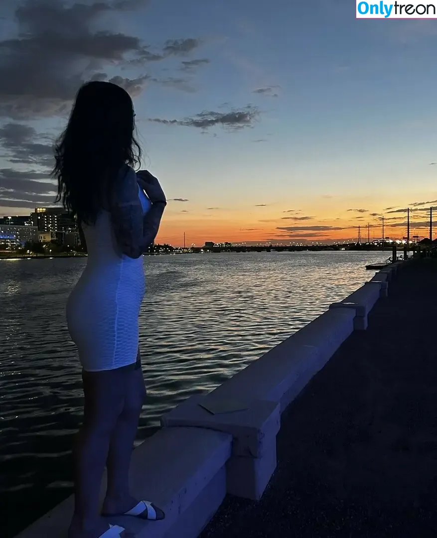 lalawlsn nude photo #0003 (l.wlsn_ / lawlsn1)