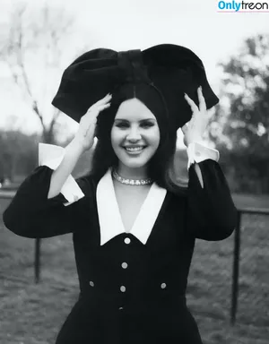Lana Del Rey / lanadelreypictures / lanaraybabyx nude photo #0046