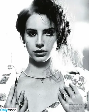 Lana Del Rey / lanadelreypictures / lanaraybabyx nude photo #0075