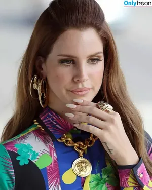 Lana Del Rey / lanadelreypictures / lanaraybabyx nude photo #0081