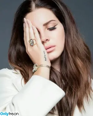 Lana Del Rey / lanadelreypictures / lanaraybabyx nude photo #0083