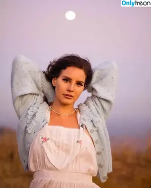 Lana Del Rey / lanadelreypictures / lanaraybabyx nude photo #0240
