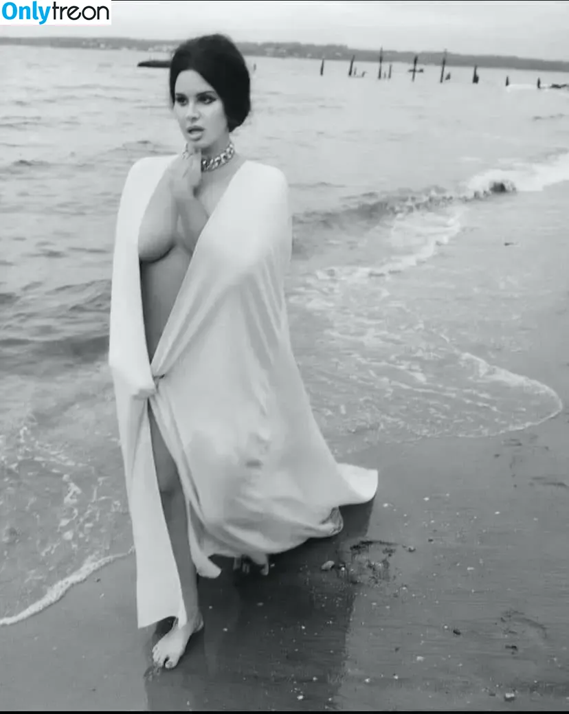 Lana Del Rey nude photo #0001 (lanadelreypictures / lanaraybabyx)